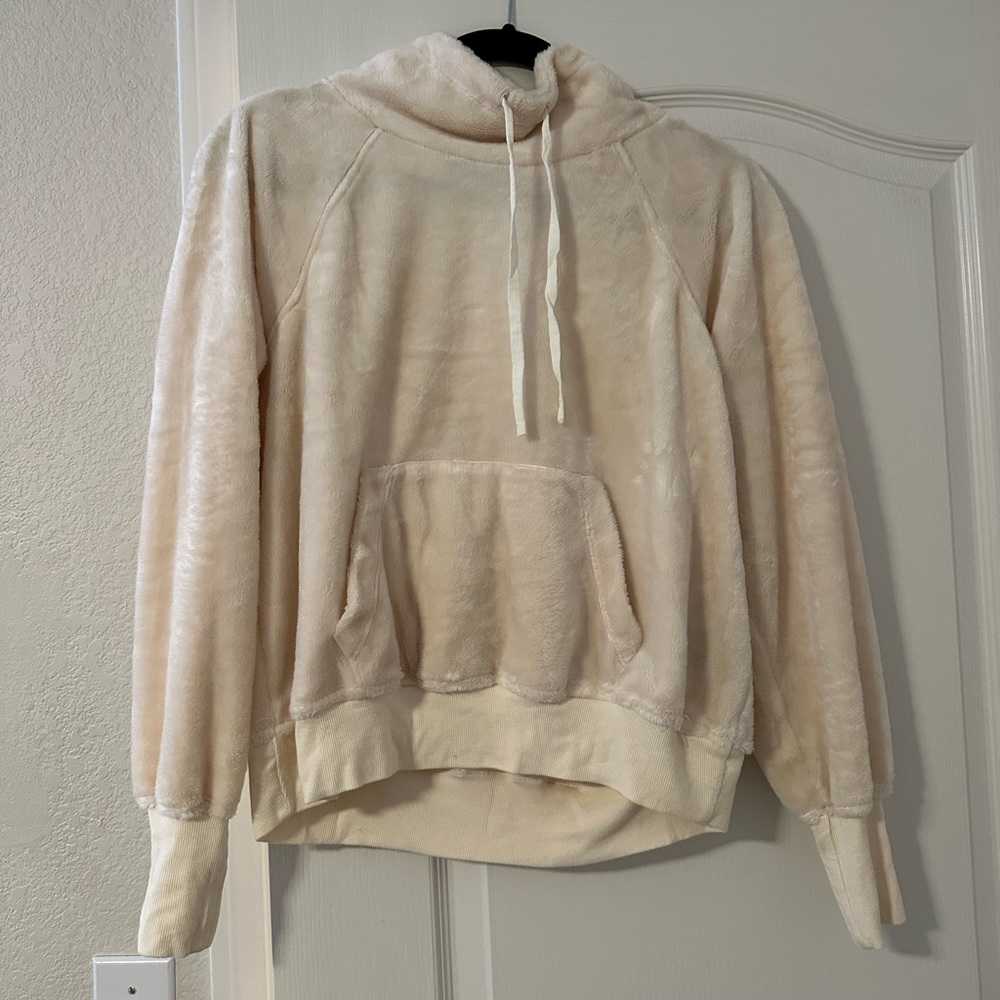 Cream Pull Over